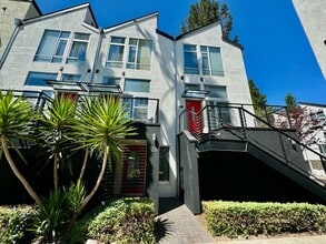 Building Photo - Wonderful Try-level condo near Pleasant Hill Bart-Iron Horse Ln. Walnut Creek