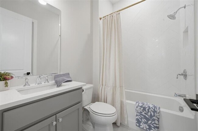 Building Photo - 401 Oakleigh Ave