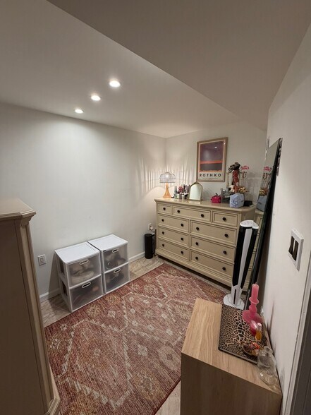 Building Photo - 128 Poplar St