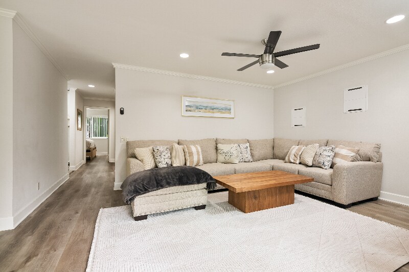 Primary Photo - 8503 Villa La Jolla Dr