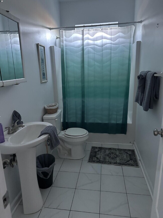 Building Photo - Great townhome 3/2 fully furnished!