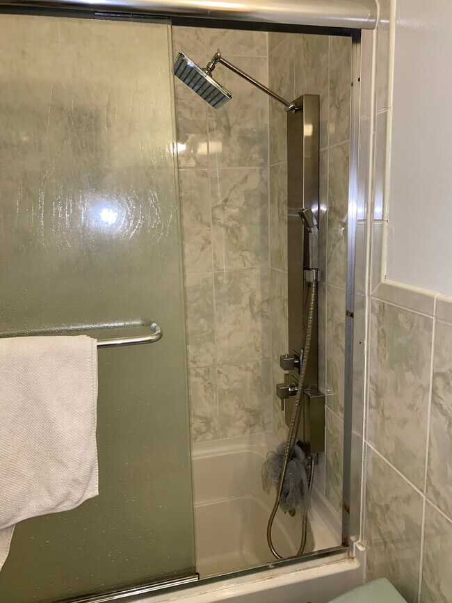 Building Photo - 364 Hoover Ave