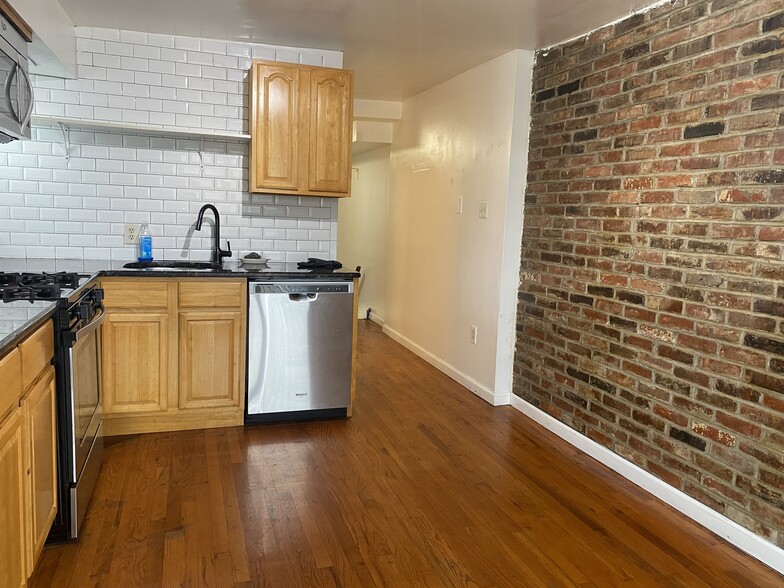 12. Unit 3 Kitchen - 1004 S. 11th Street