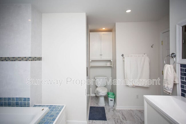 Building Photo - 90 Clubhouse Rd