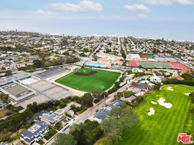 Building Photo - 1110 W Muirlands Dr