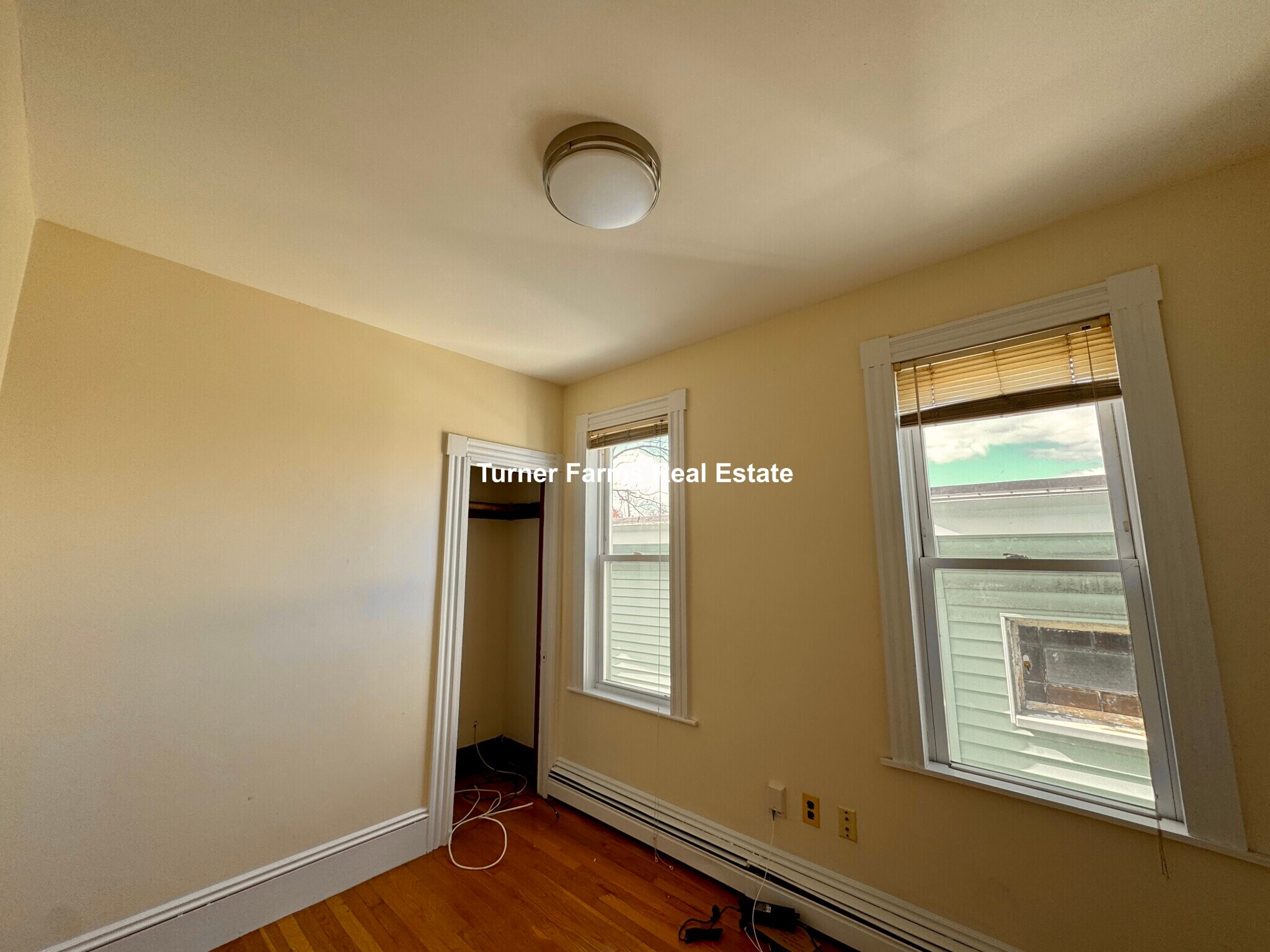 Building Photo - 144 Hillside St