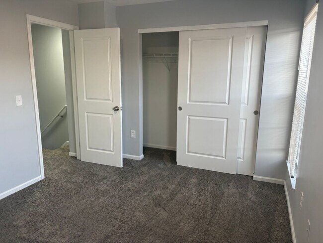 Building Photo - Charming & NEWLY Renovated 2-Bedroom Condo...