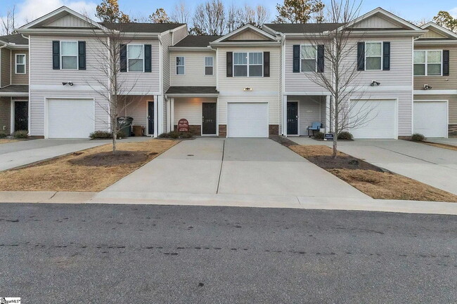Building Photo - 3 bed, 2.5 bathroom Townhouse