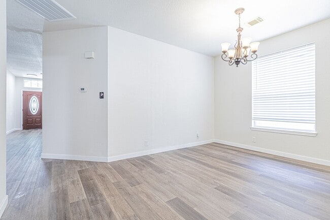 Building Photo - 213 Tapwood Ln