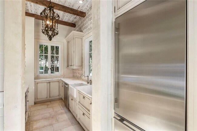 Building Photo - 2485 W Wesley Rd NW