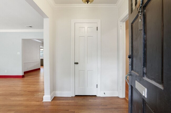 Building Photo - Renovated 3BR / 2BA Home for Rent on Gordonston Ave
