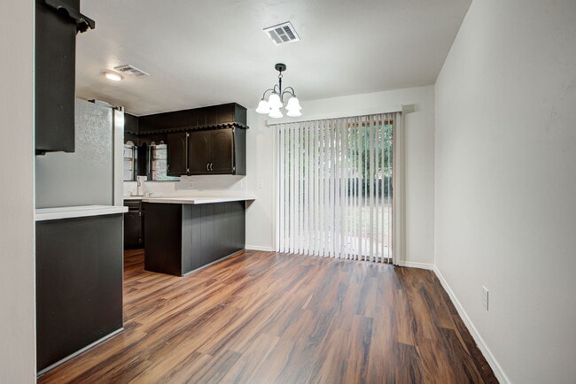 Building Photo - 1333 E Brooks St