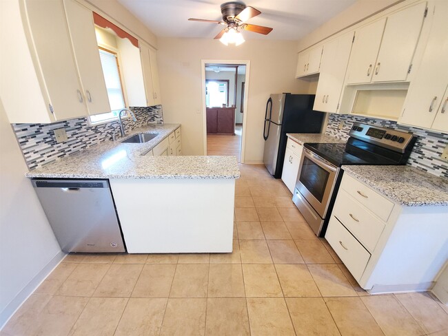 Building Photo - 1452 13th Ave NW