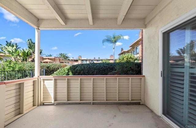 Building Photo - 6880 Hyde Park Dr