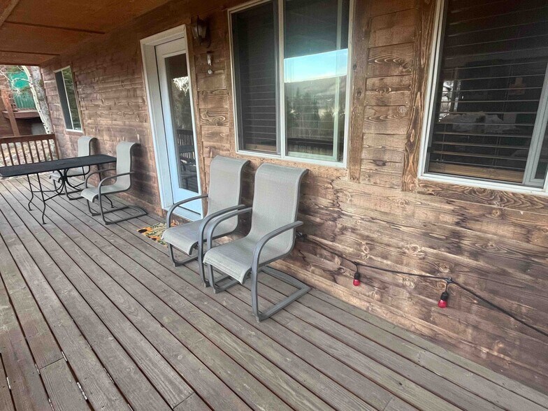 Building Photo - 511 N Aspen St