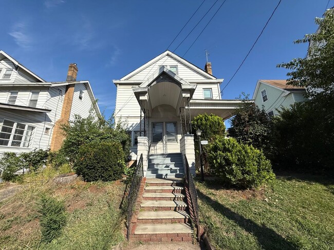 Building Photo - 263-265-265 E 31st St