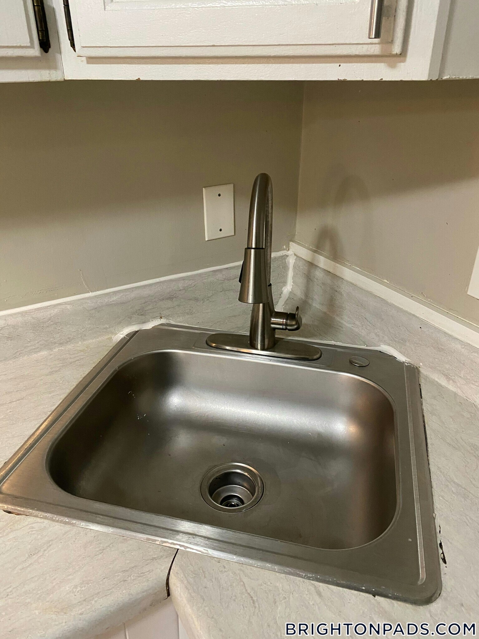 Building Photo - 27 Kelley Ct