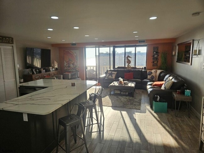 Building Photo - 100 S Berkley Square