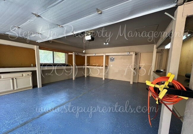 Building Photo - Cedar Ridge 3BR/3BA – Modern Amenities in ...