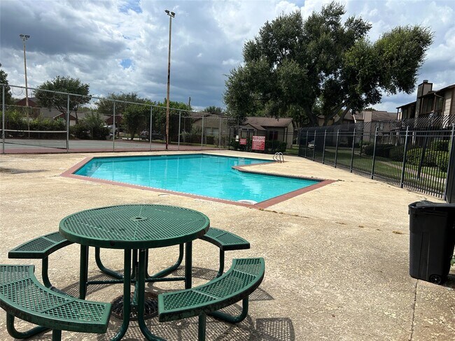 Building Photo - 12400 Brookglade Cir