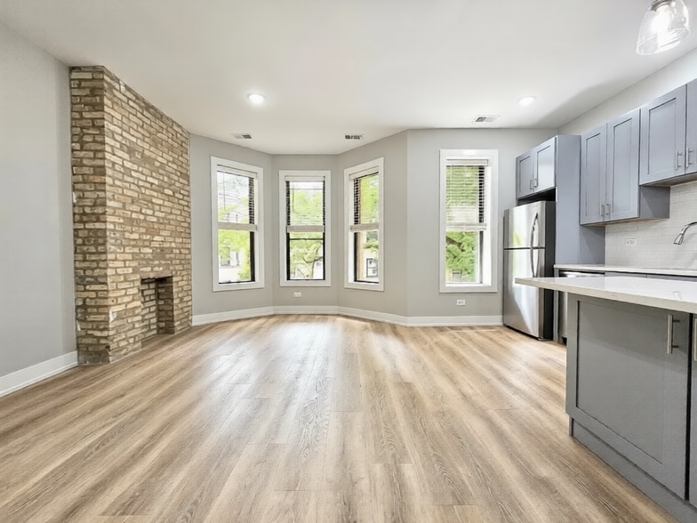 Building Photo - 441 W Belden Ave