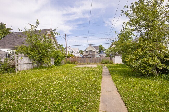 Building Photo - 3910 Carlyle Ave