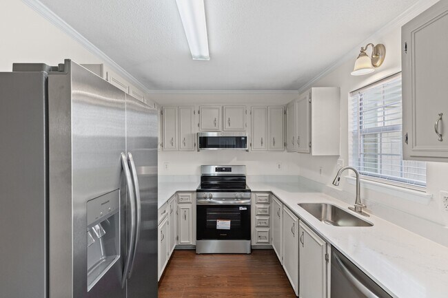 Building Photo - 2018 Briar Ct