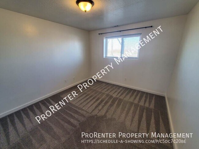 Building Photo - 4252 S Midland Dr