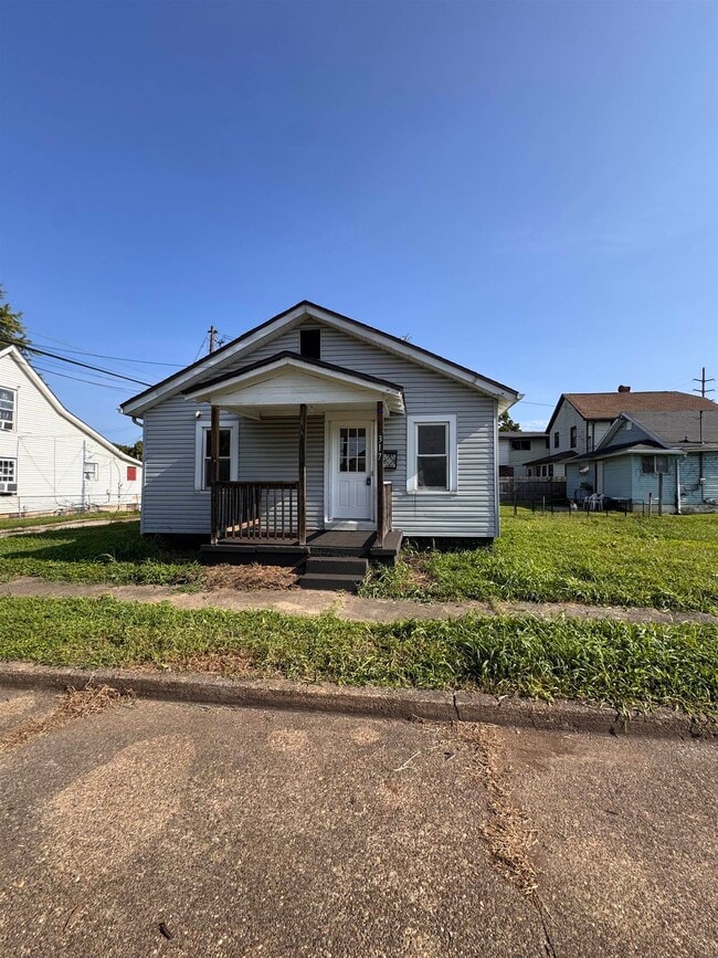 Building Photo - 317 Oak St