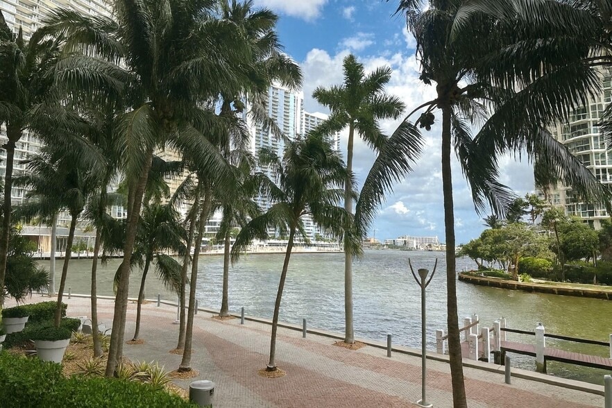 Building Photo - 475 Brickell Ave