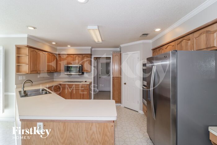Building Photo - 8410 Walnut Tree Dr