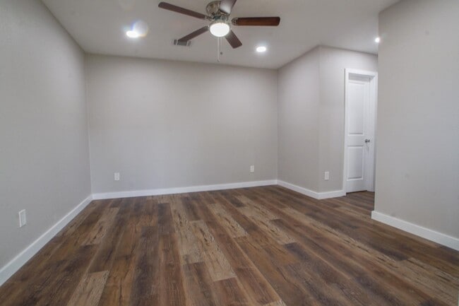 Building Photo - 4131 Lufborough Dr