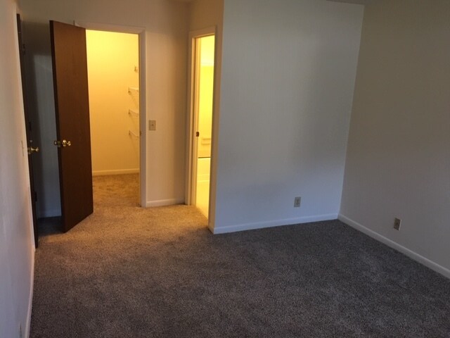 Building Photo - 46 Woodland Hills Dr