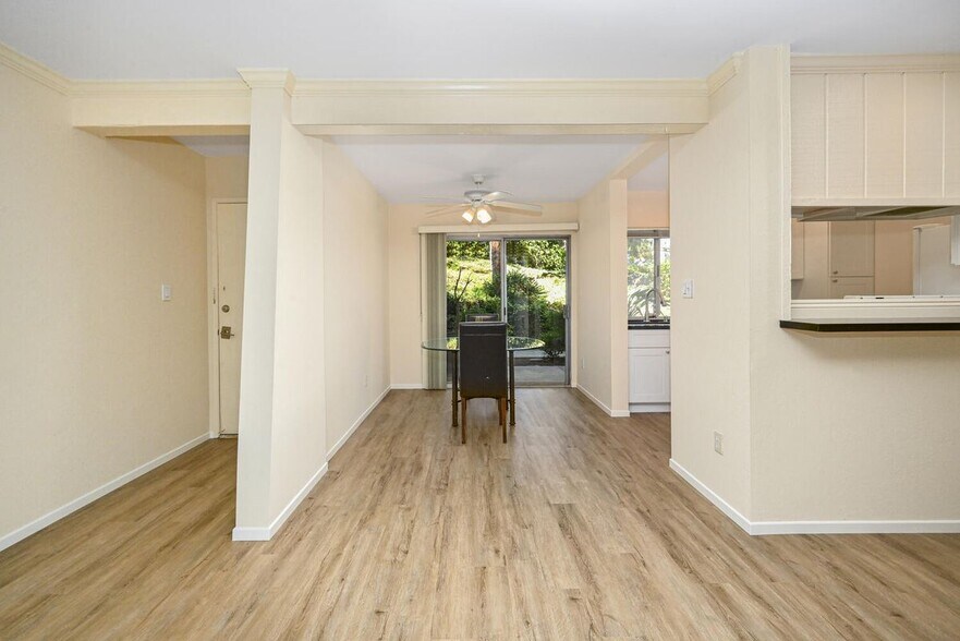 Building Photo - 23732 Hillhurst Dr