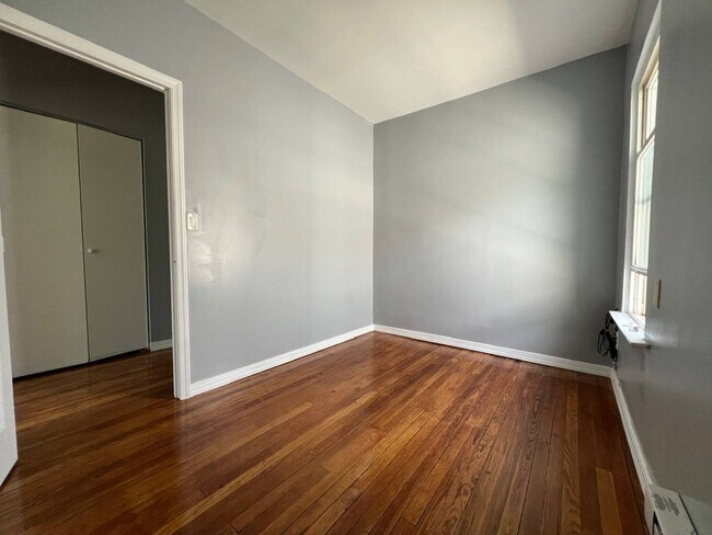 Building Photo - 27 Alton Pl