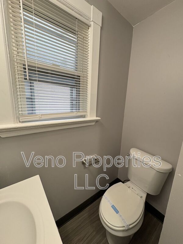 Building Photo - 1075 Park Ave