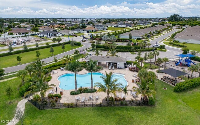 Building Photo - 374 Spg Hl Lk Lp