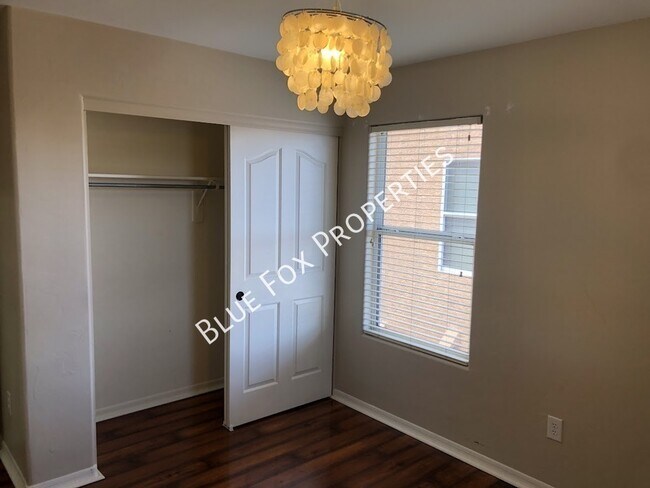 Building Photo - 4810 E Orchard Grass Dr