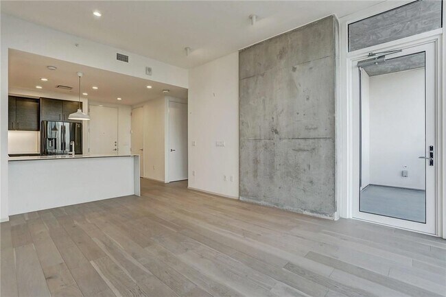 Building Photo - 301 West Ave