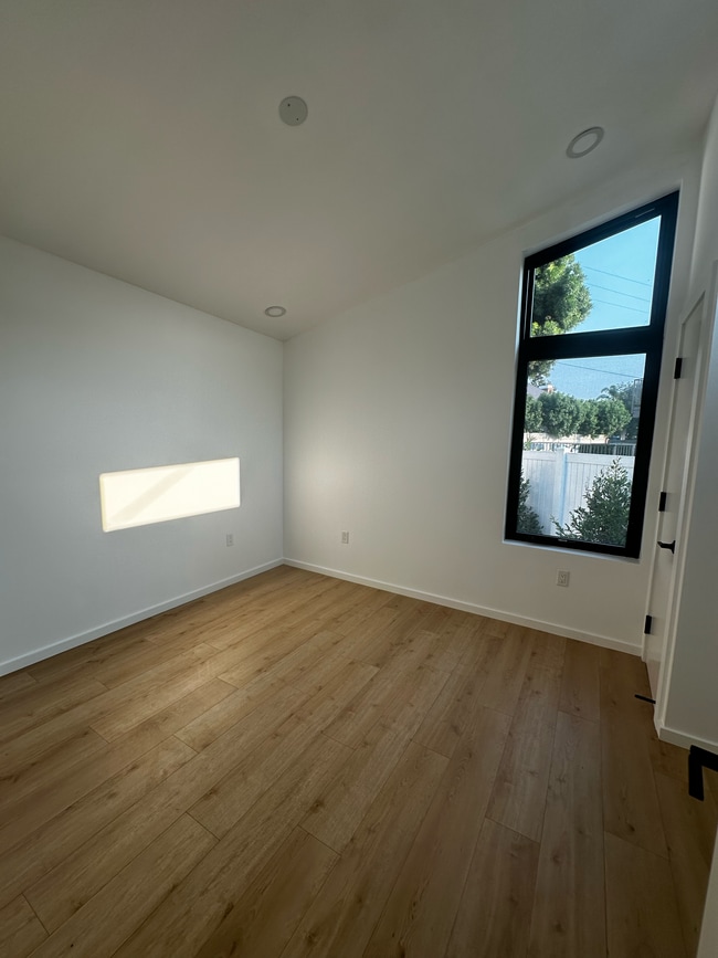 Building Photo - 2148 Rural Pl