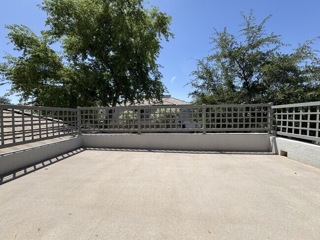 Building Photo - LUXURY LAKEFRONT GAINEY RANCH TOWNHOME WITH GOLF COURSE VIEWS – RESORT STYLE SCOTTSDALE LIVING!