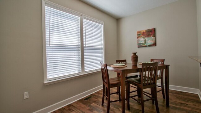 Building Photo - 1864 Belle Vue Way