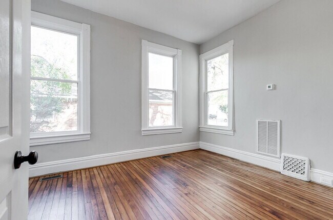 Building Photo - 3418 Carolina Ave