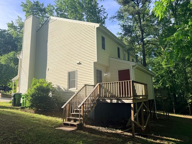 Building Photo - 2922 Glenridge Dr