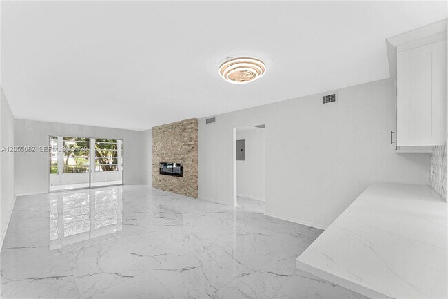Building Photo - 2303 Lucaya Ln
