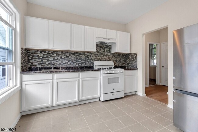 Building Photo - 247 Duane St