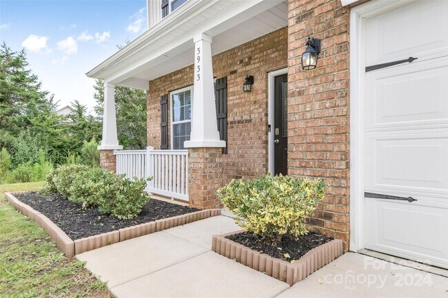 Building Photo - 3933 Meadow Green Dr