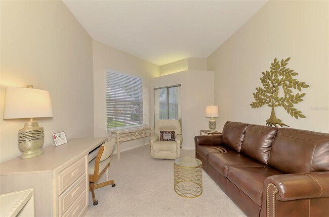 Building Photo - 549 Fallbrook Dr