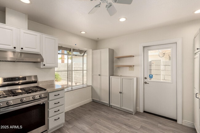 Building Photo - 8730 E Terrace Dr