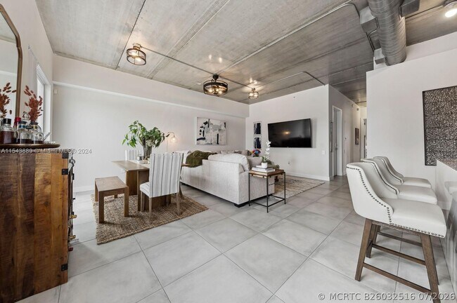Building Photo - 111 SE 2nd St